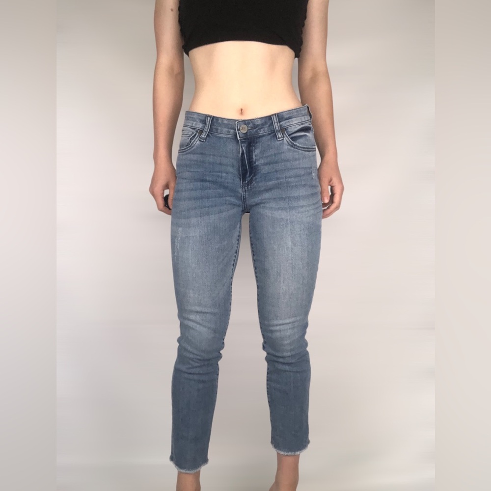 Kut from the Kloth Women's Straight Leg Jeans in Light Blue Wash